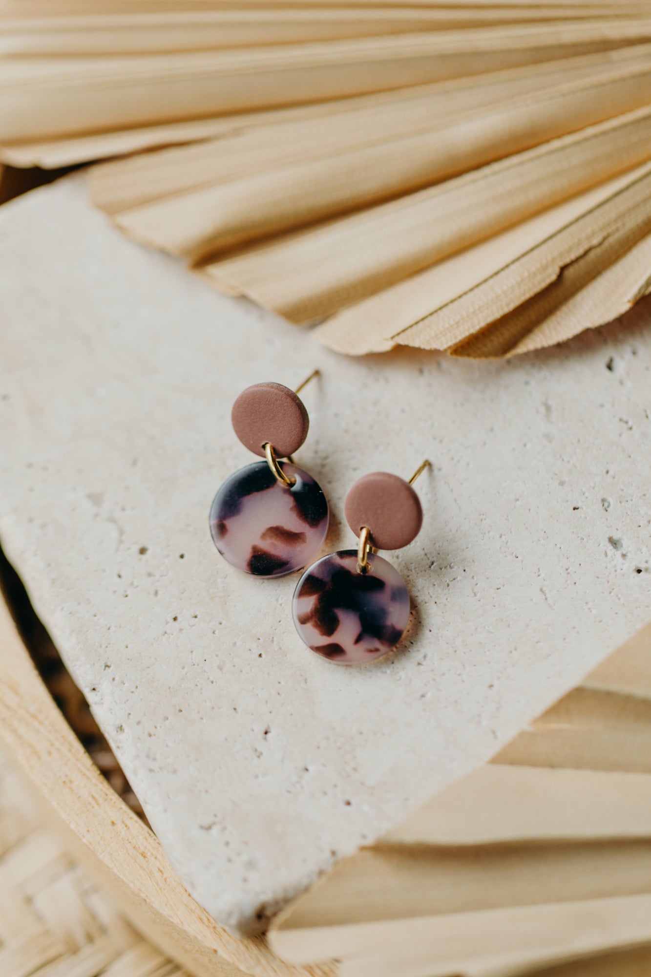 MERI - Ohrringe in Mauve mit Acetat-Anhänger