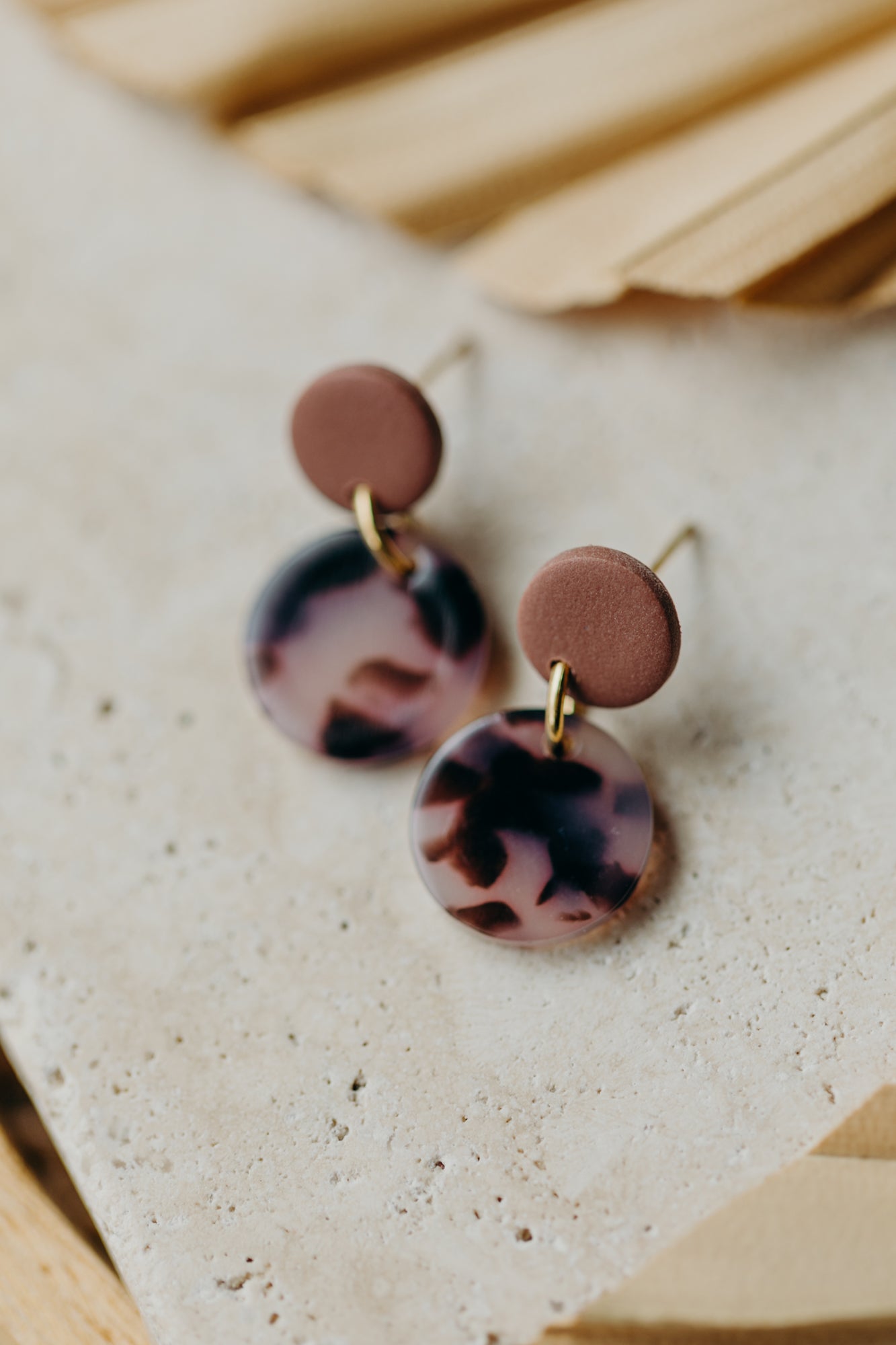MERI - Ohrringe in Mauve mit Acetat-Anhänger