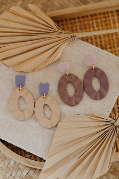 MOEMA - große ovale Polymer Ton Ohrringe in Beige/Lila