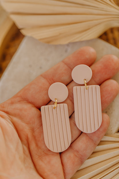 MOEMI - striped pink bow-shaped earrings