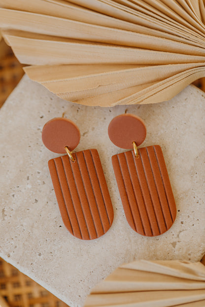 MOEMI - striped cinnamon-colored bow-shaped earrings