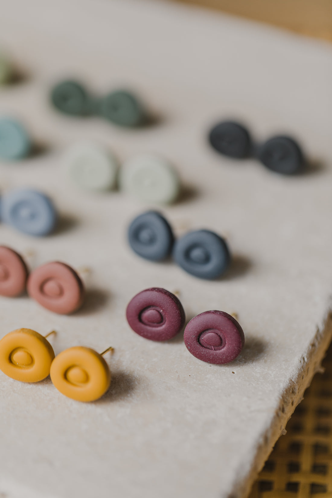 MAGALI - small oval colorful earrings made of polymer clay