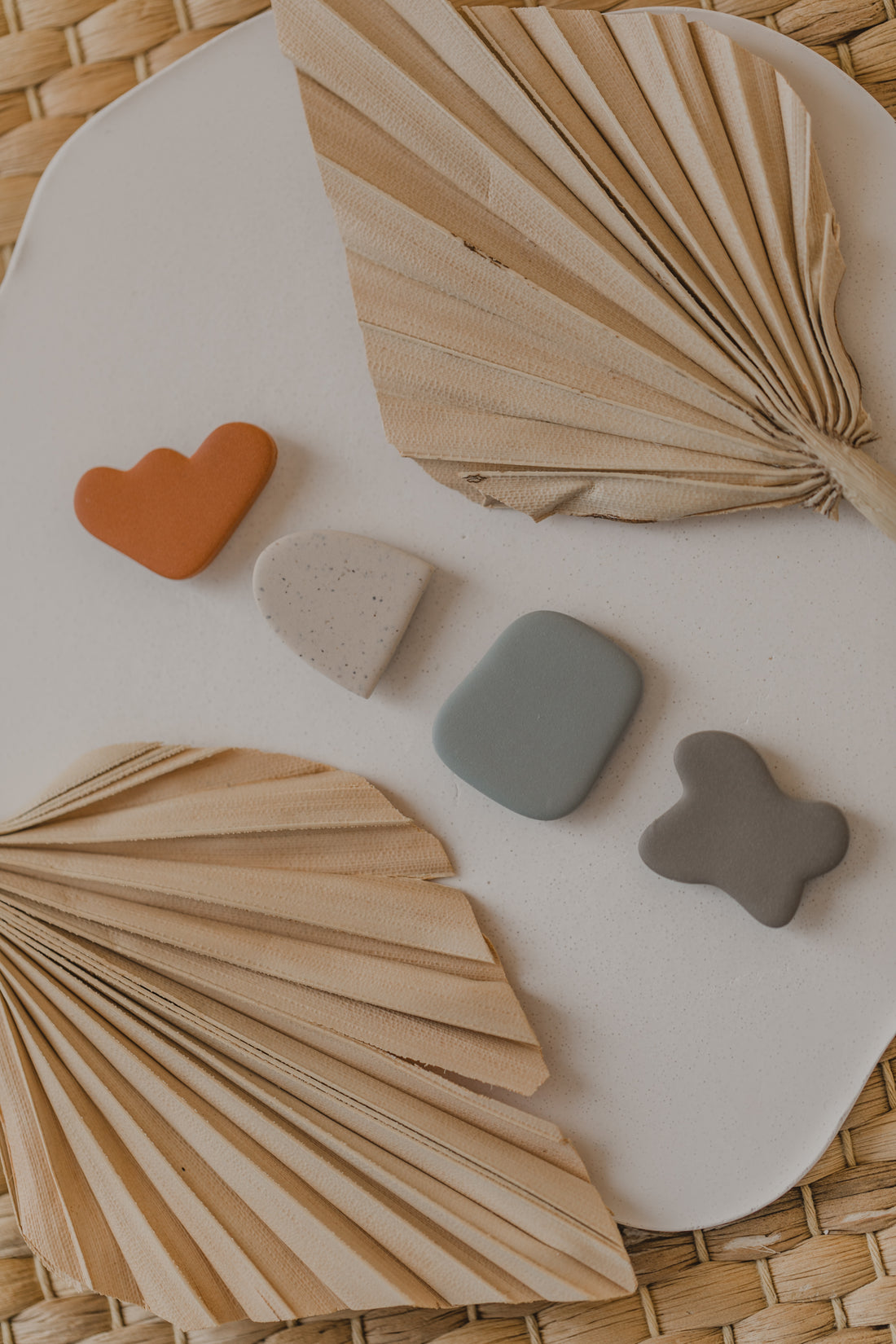 Magnets set with 4 magnets in subtle colors