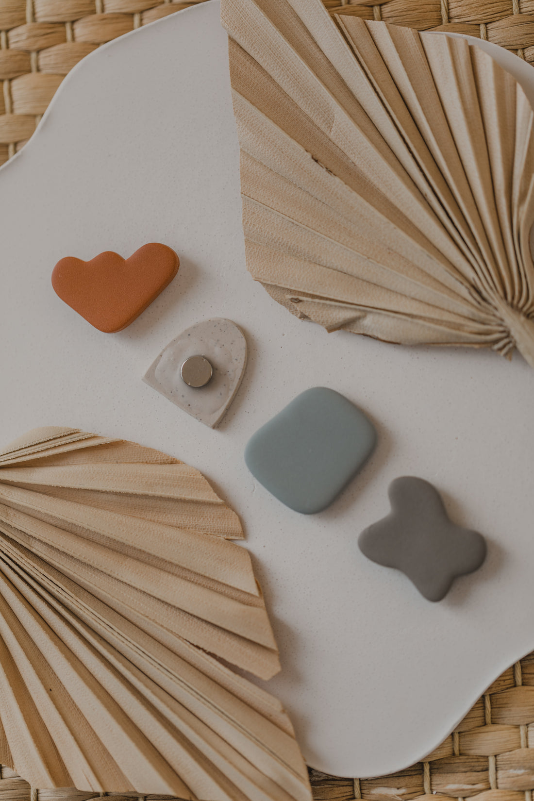 Magnets set with 4 magnets in subtle colors