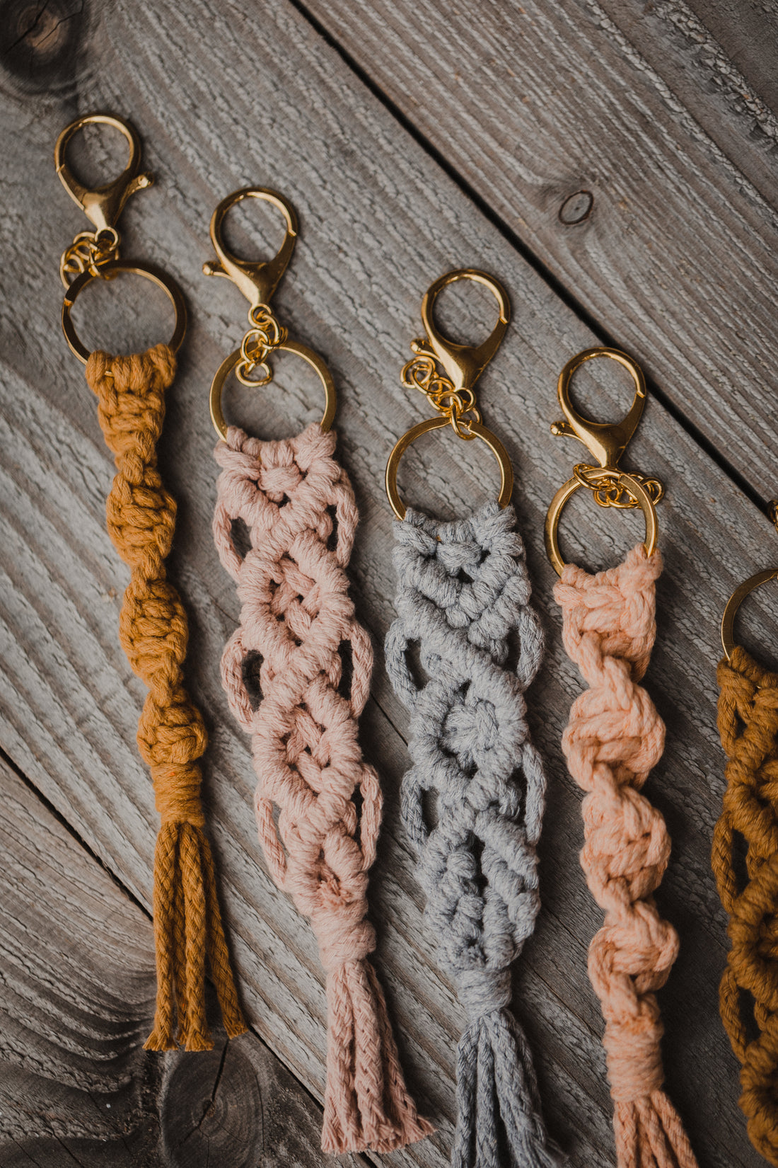 SUMMER macrame keychain