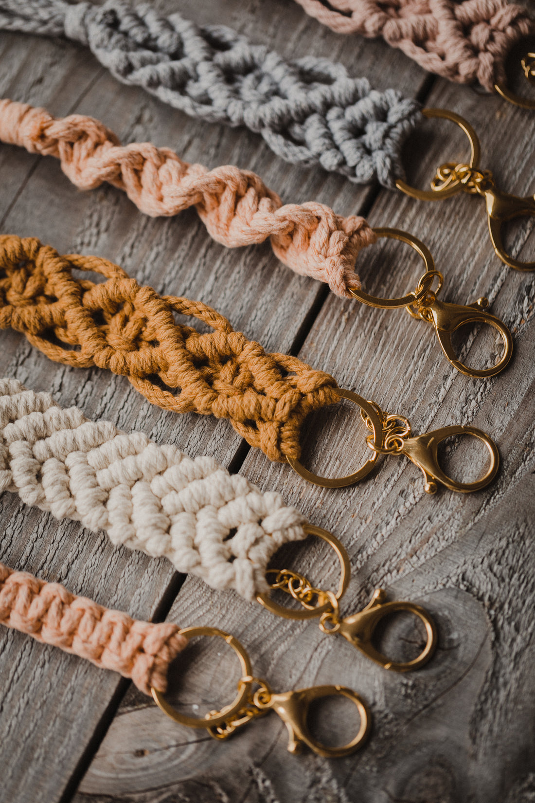 SUMMER macrame keychain