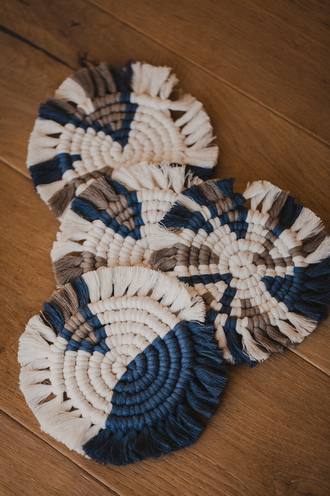 D - Macrame coaster white blue brown