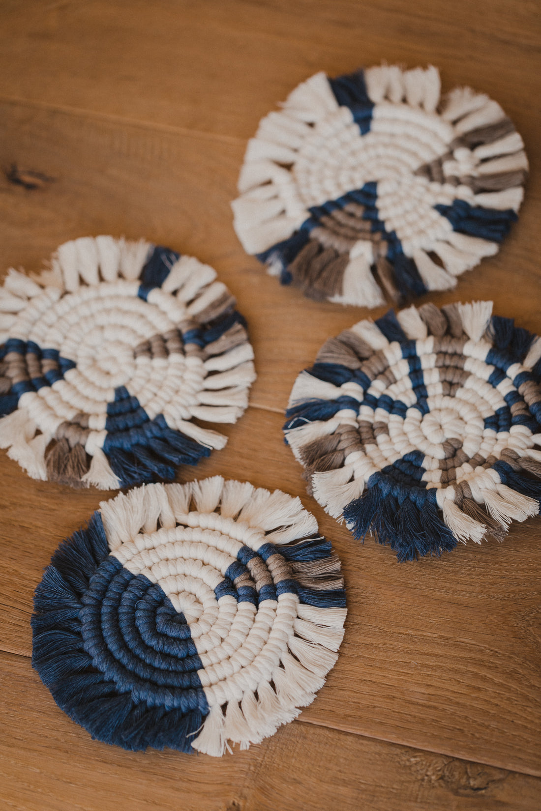 D - Macrame coaster white blue brown