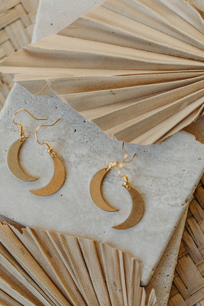 LIZ - Kleine Mond Ohrringe aus Messing