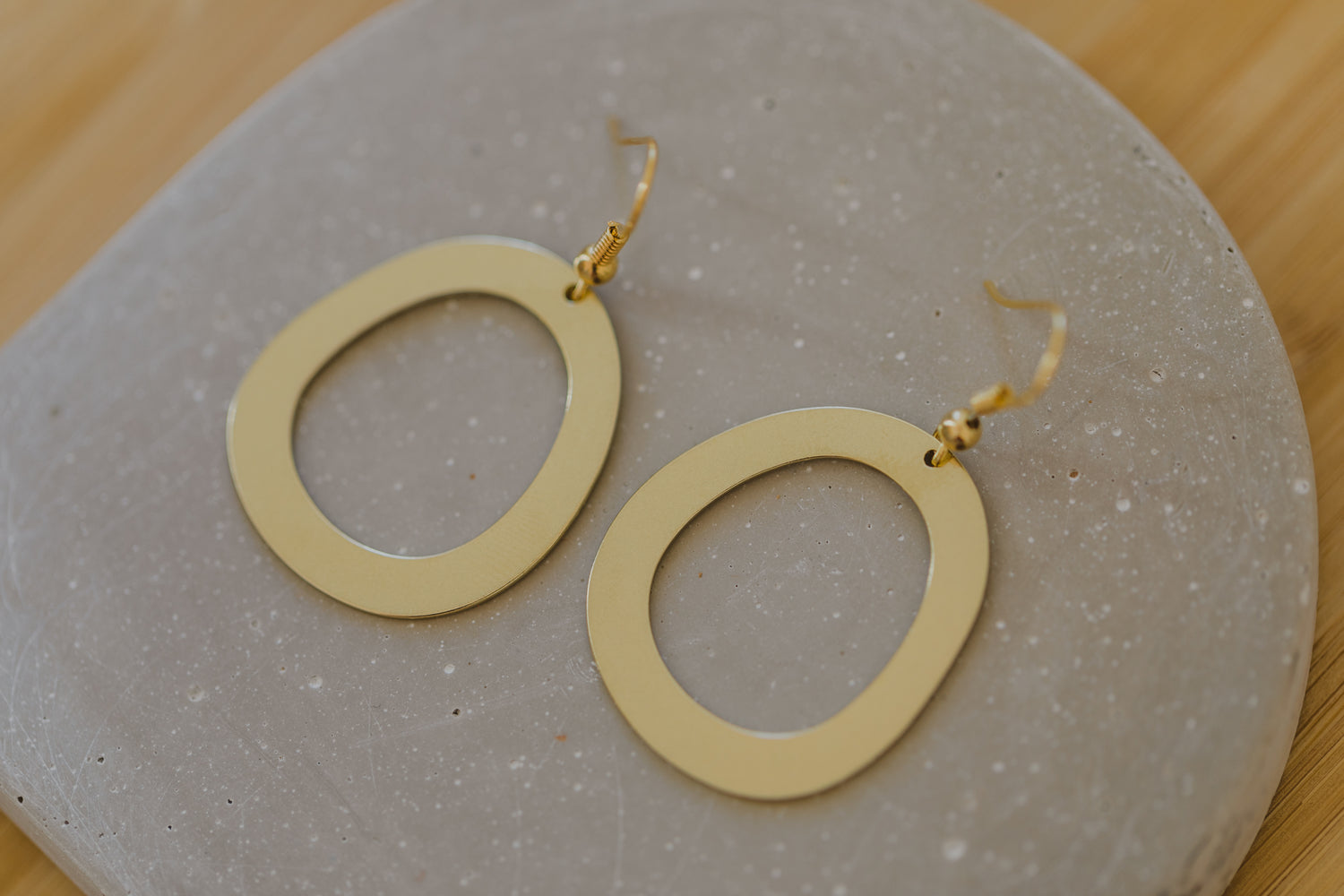 Messing Ohrringe oval mit Aussparung