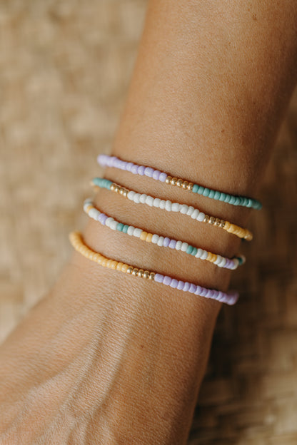 two-tone glass bead bracelet blue &amp;amp; cream