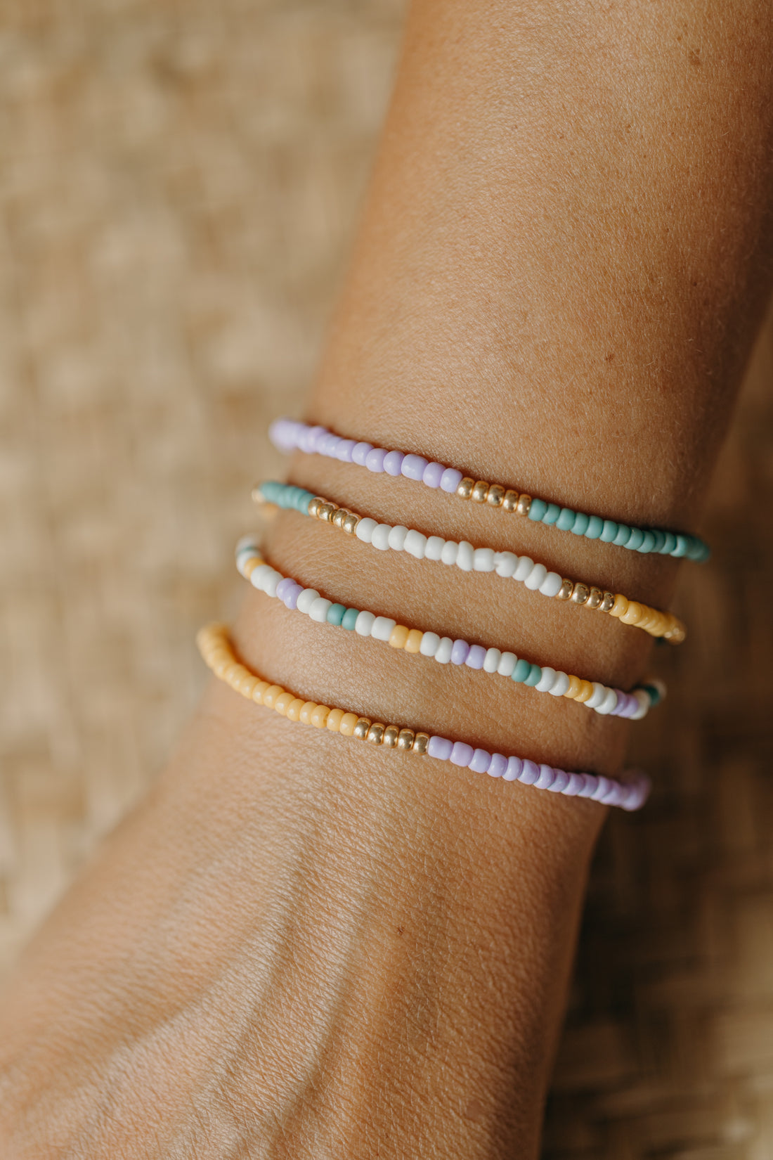 two-tone glass bead bracelet blue &amp;amp; cream