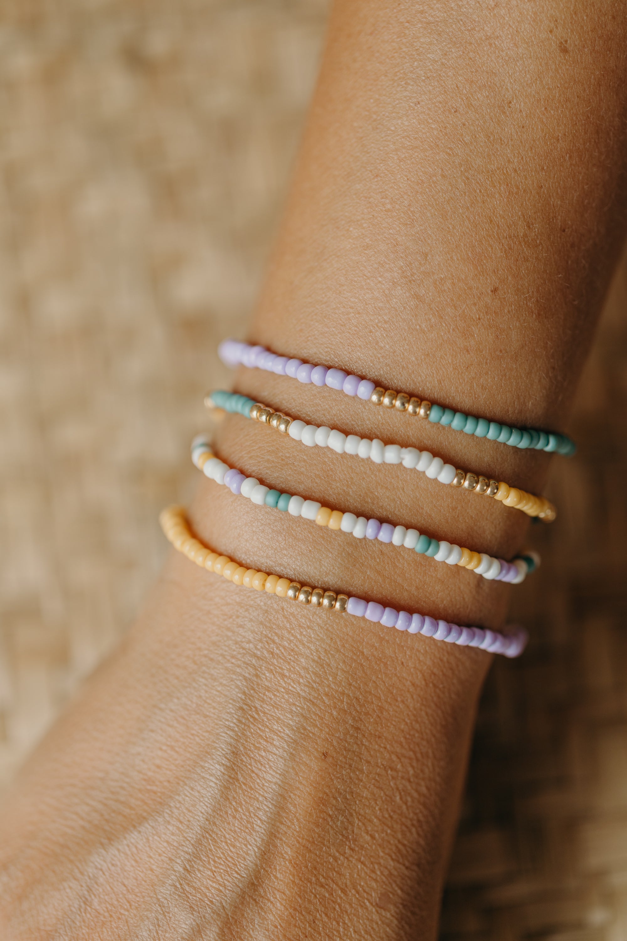 two-tone glass bead bracelet blue &amp;amp; cream