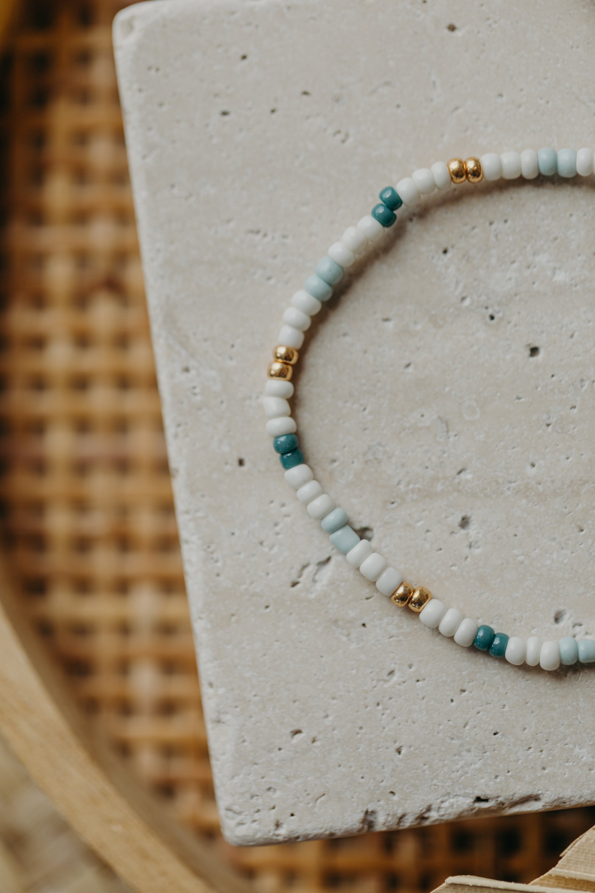 two-tone glass bead bracelet blue &amp;amp; cream
