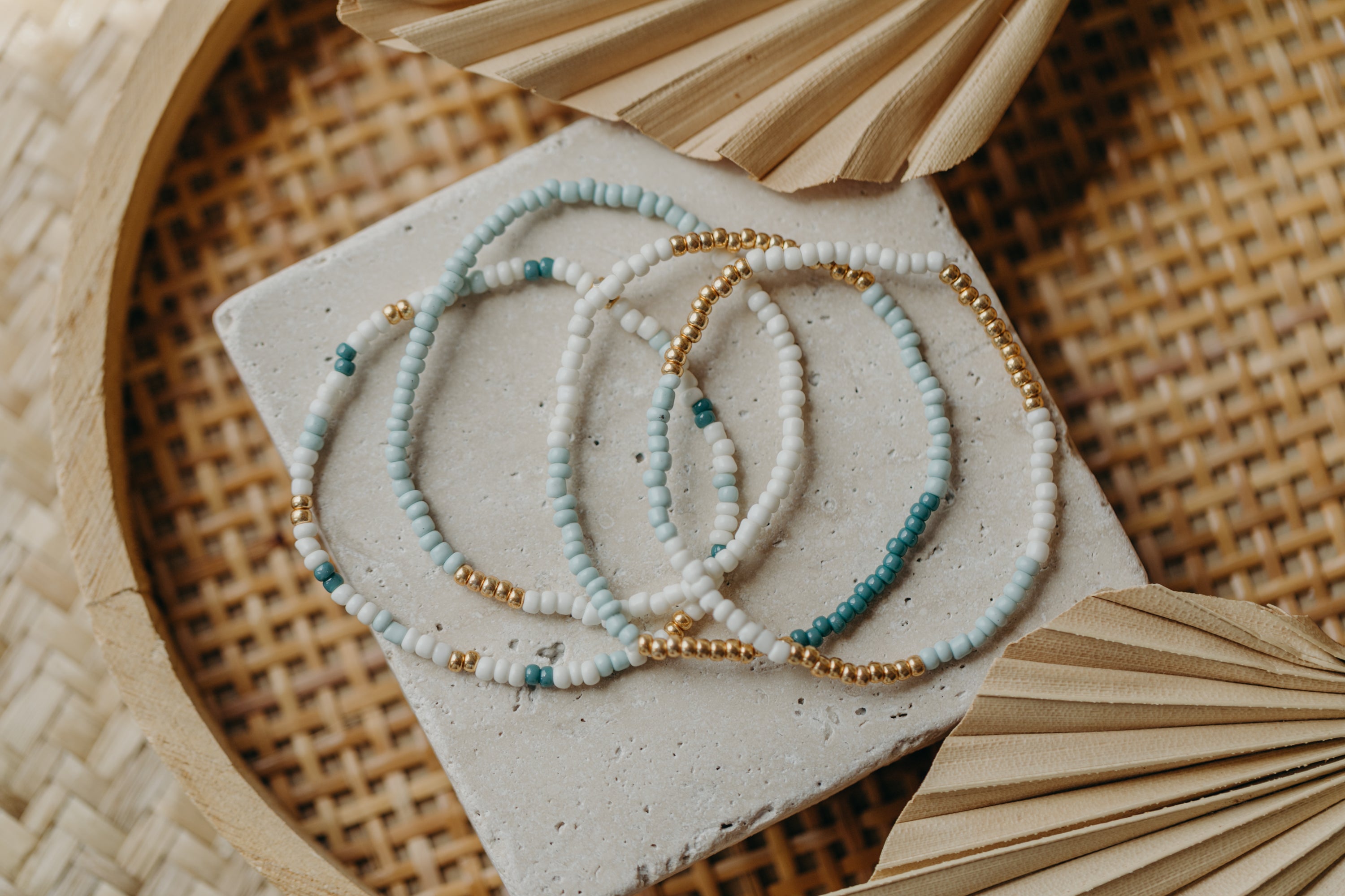 two-tone glass bead bracelet blue &amp;amp; cream