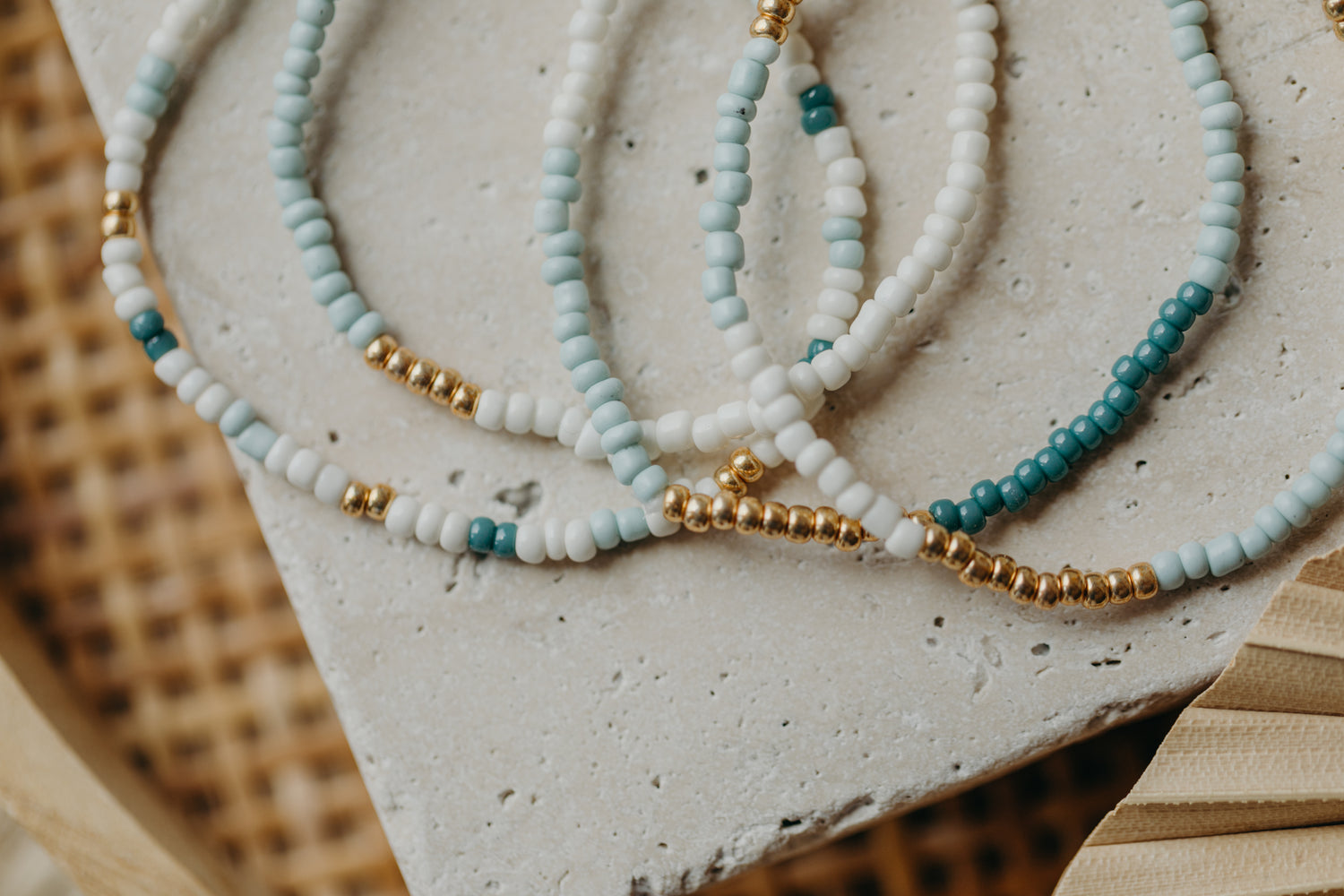 two-tone glass bead bracelet blue &amp;amp; cream