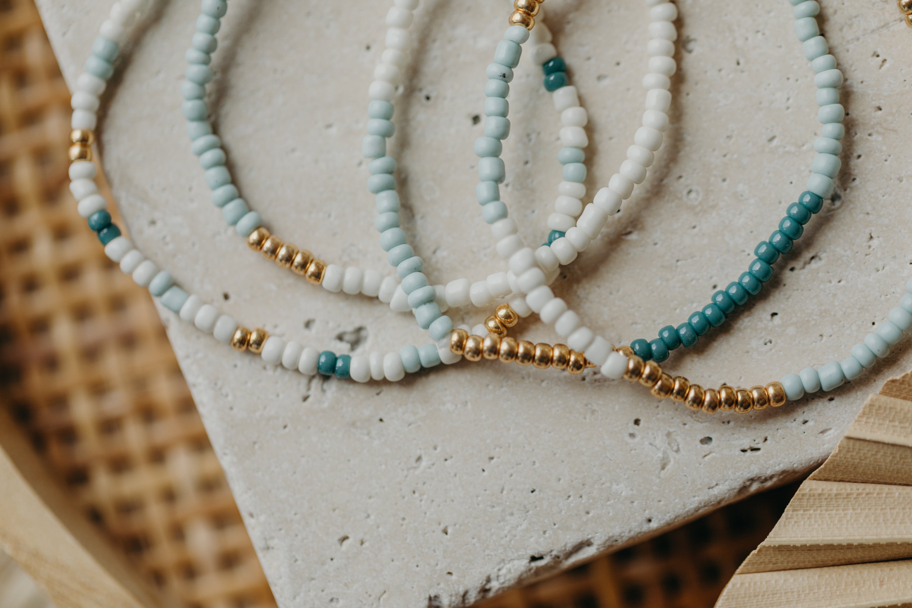 two-tone glass bead bracelet blue &amp;amp; cream