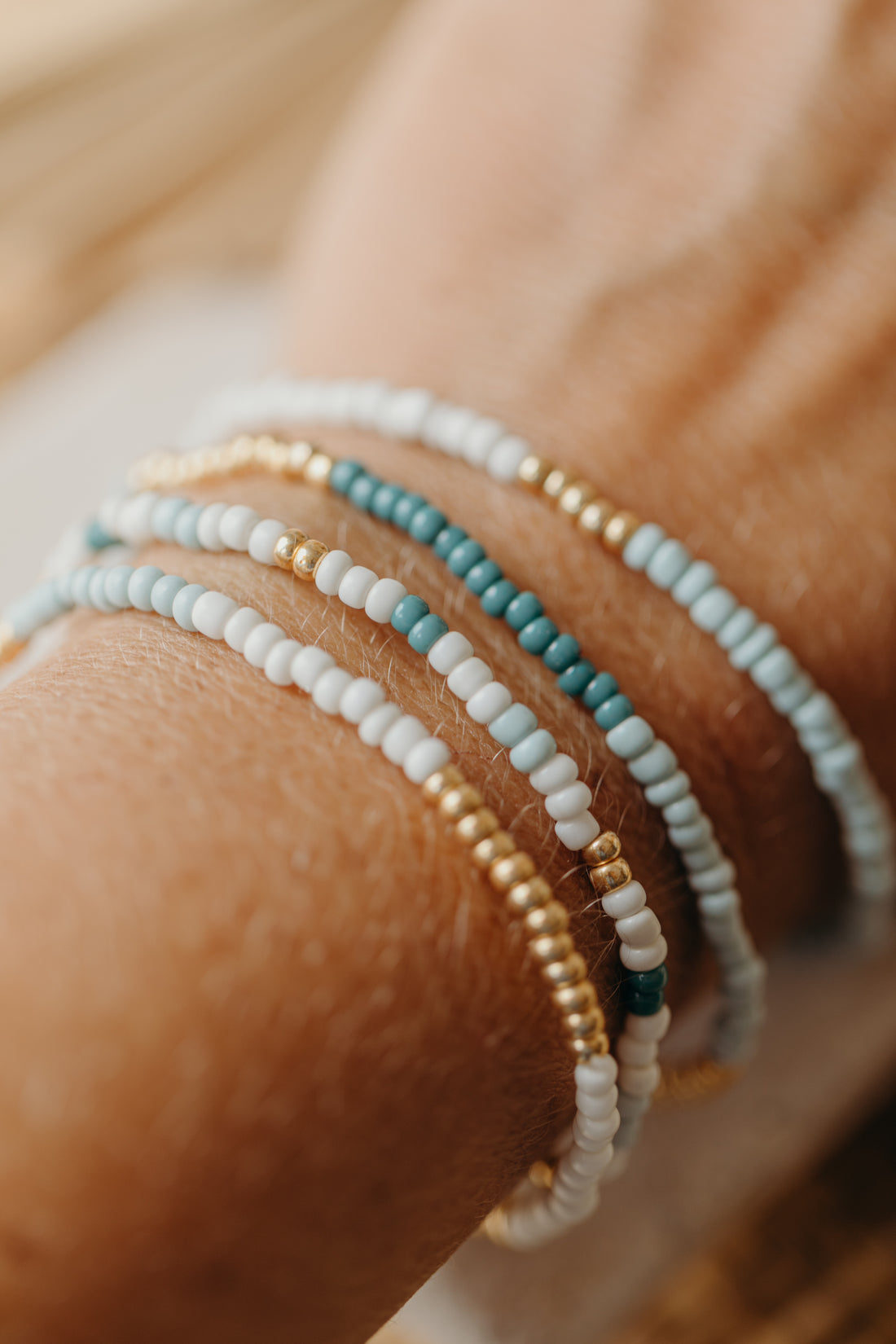 two-tone glass bead bracelet blue &amp;amp; cream