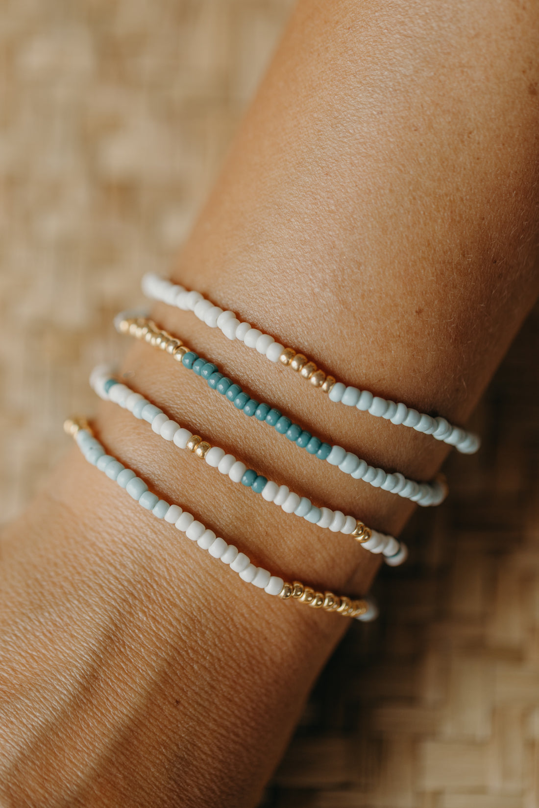 two-tone glass bead bracelet blue &amp;amp; cream