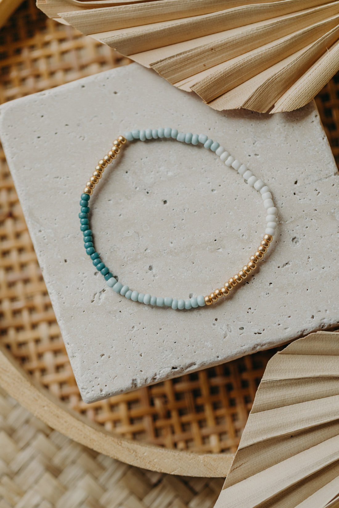 two-tone glass bead bracelet blue &amp;amp; cream