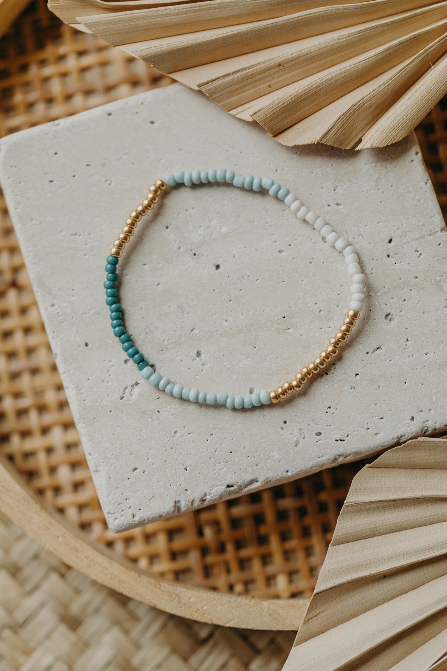 two-tone glass bead bracelet blue &amp;amp; cream