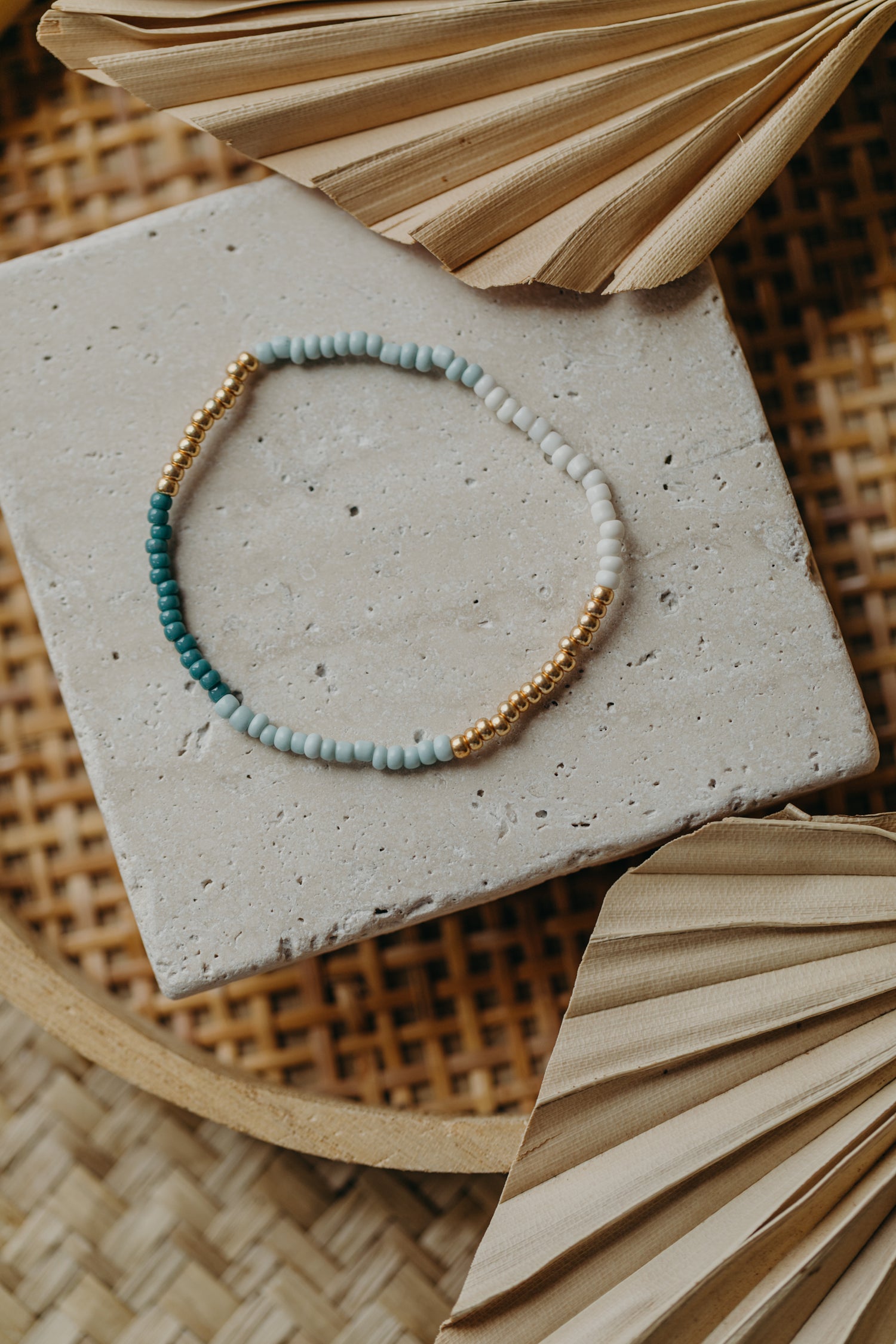 two-tone glass bead bracelet blue &amp;amp; cream