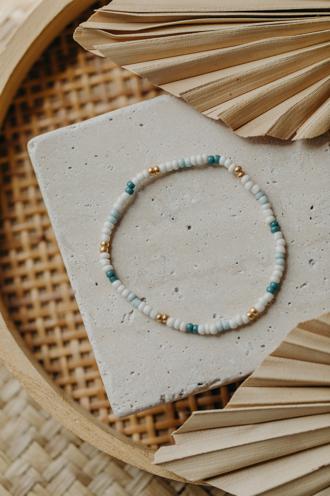 two-tone glass bead bracelet blue &amp;amp; cream