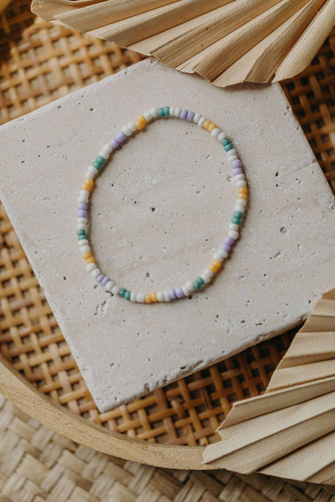 two-tone glass bead bracelet blue &amp;amp; cream