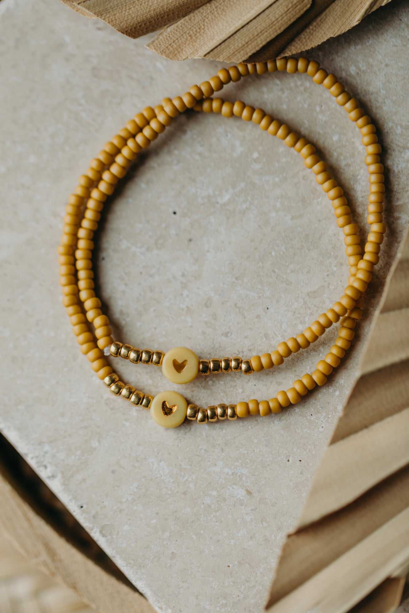 Herz Perlenarmband in senfgelb