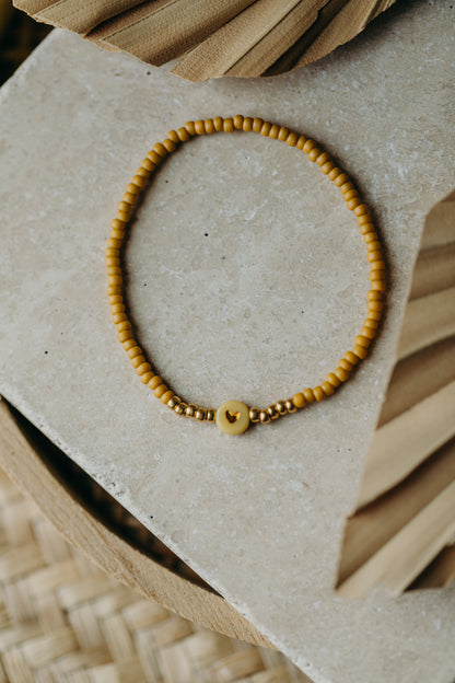 Herz Perlenarmband in senfgelb