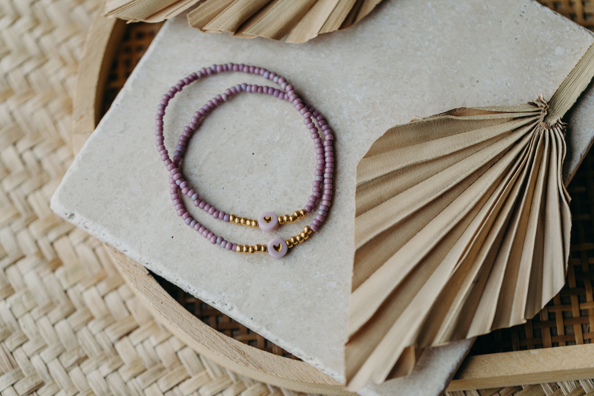 Herz Perlenarmband in flieder