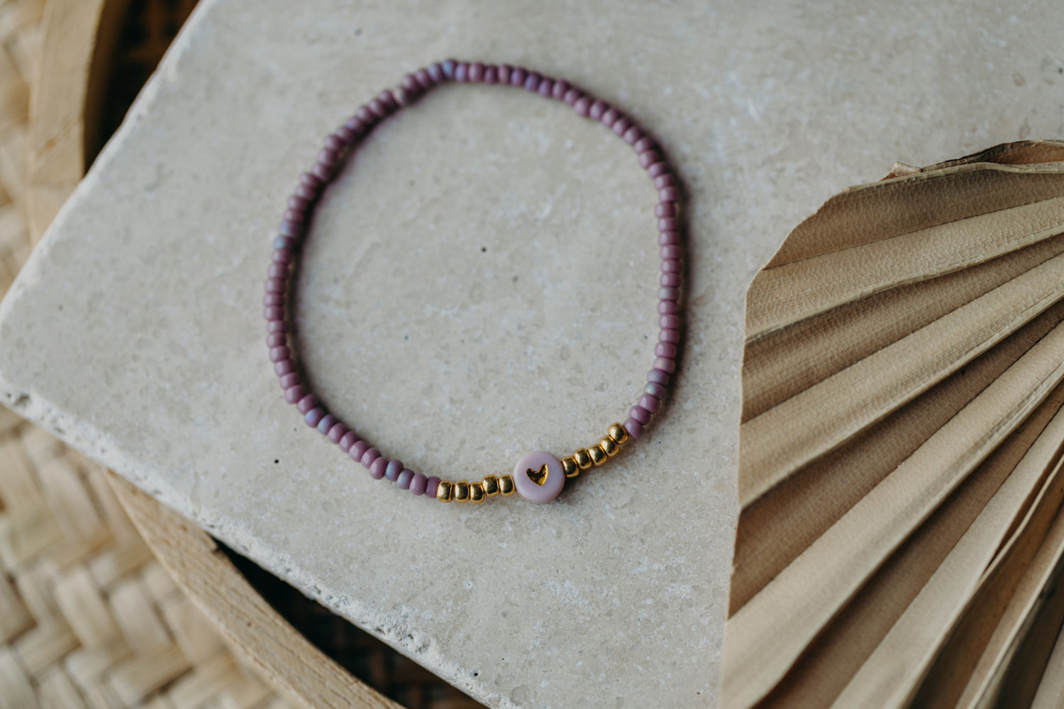 Herz Perlenarmband in flieder