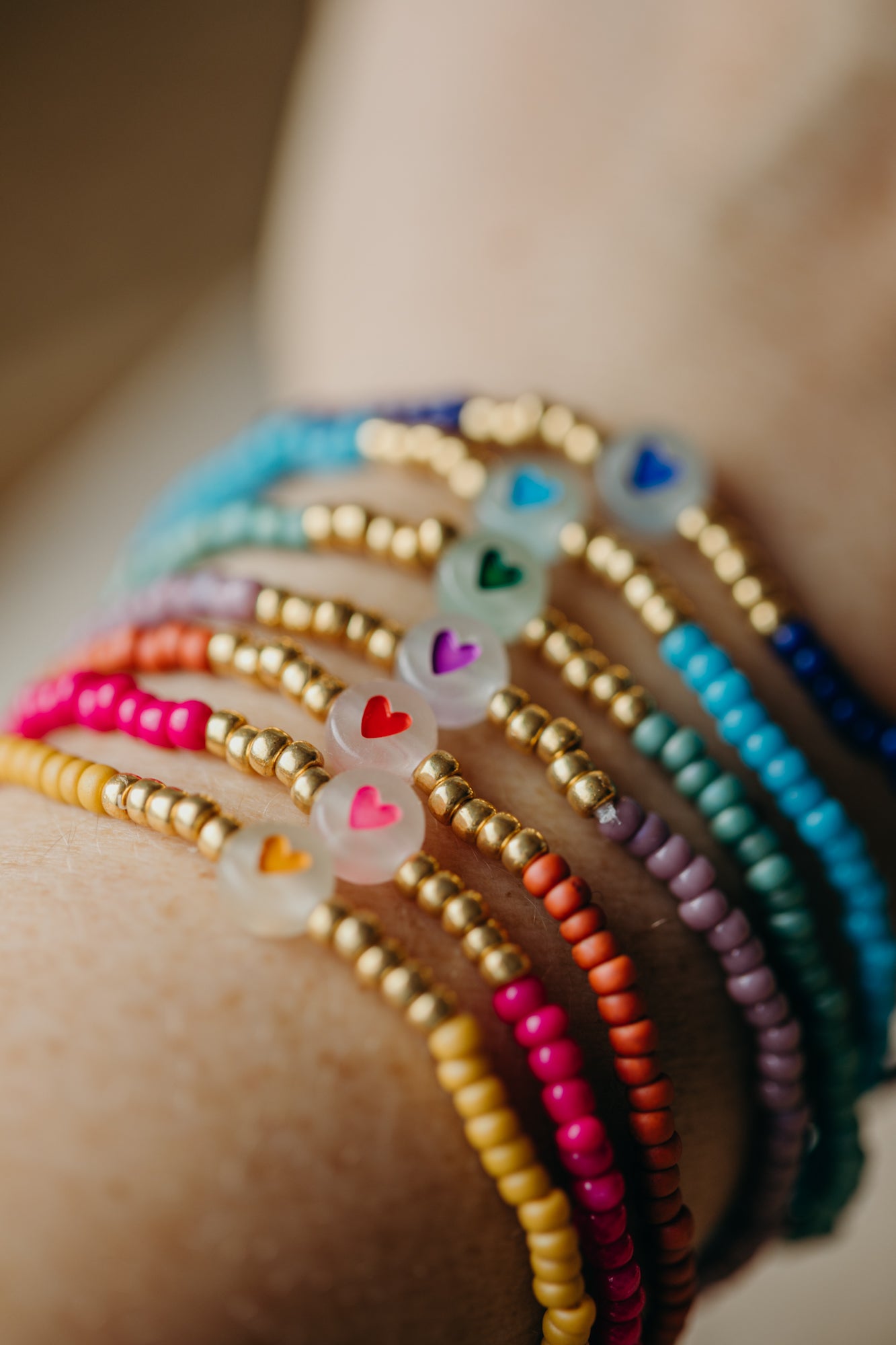 transparentes Herz Perlenarmband in blau