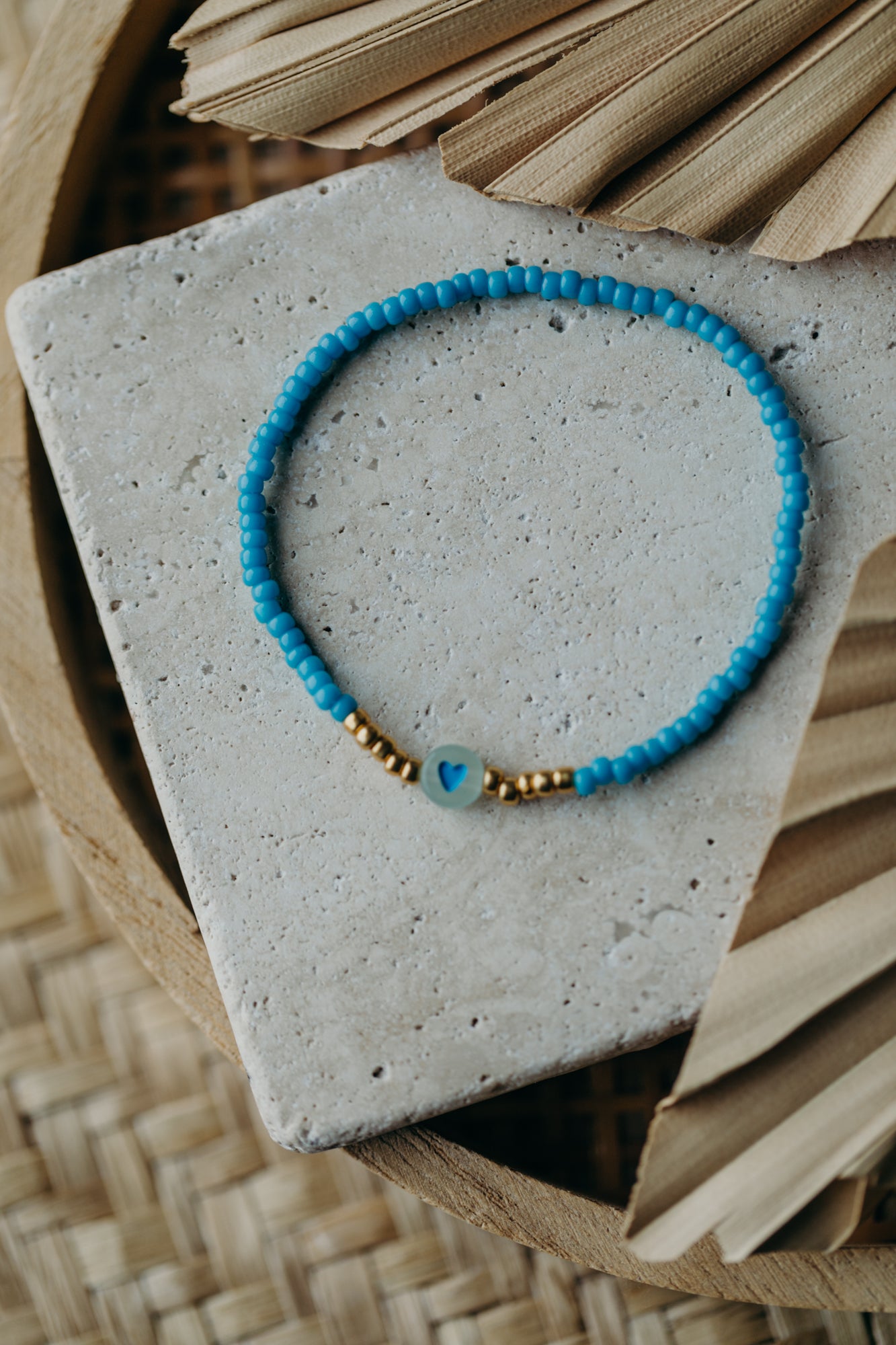 transparentes Herz Perlenarmband in blau