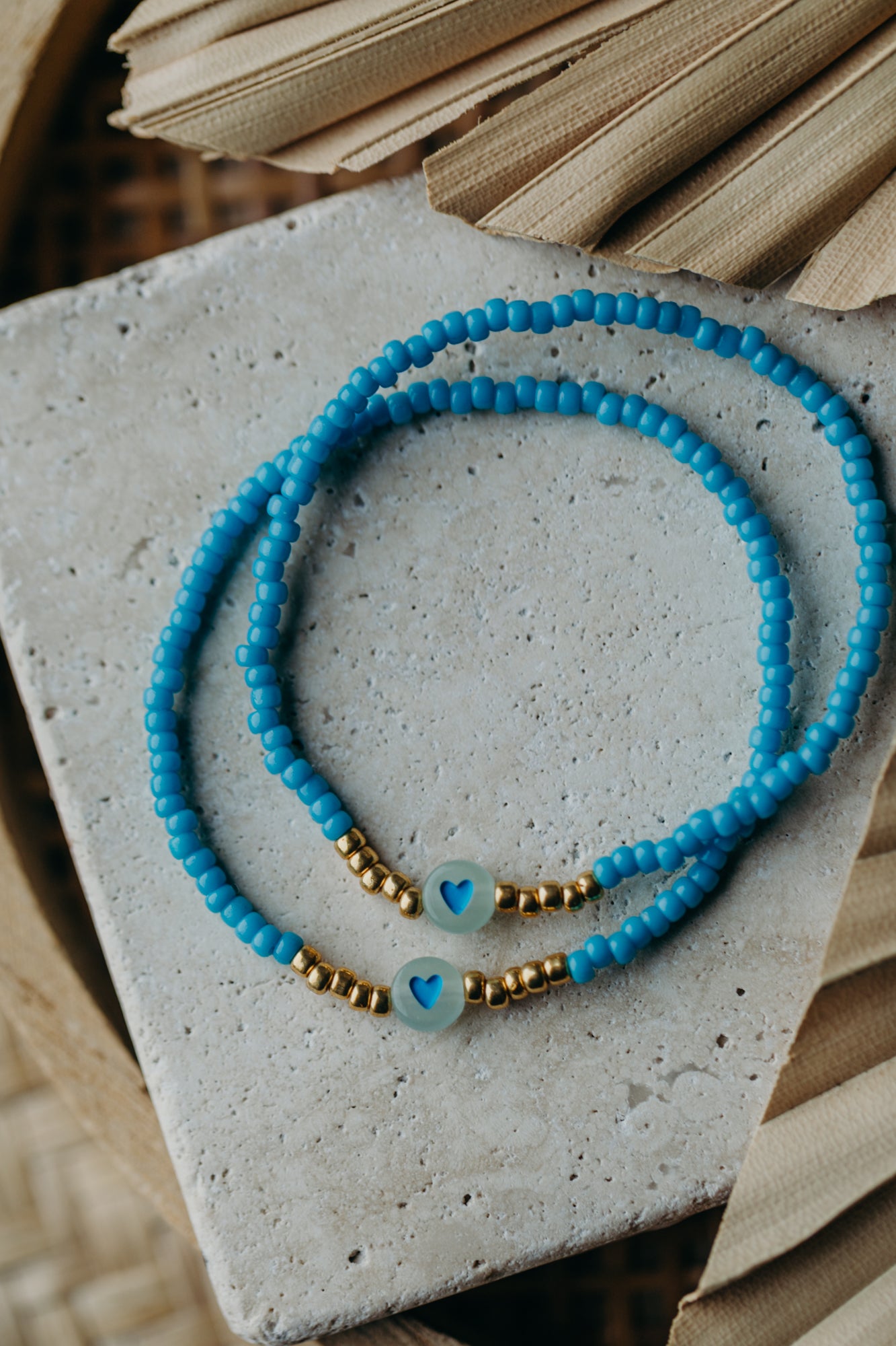 transparentes Herz Perlenarmband in blau