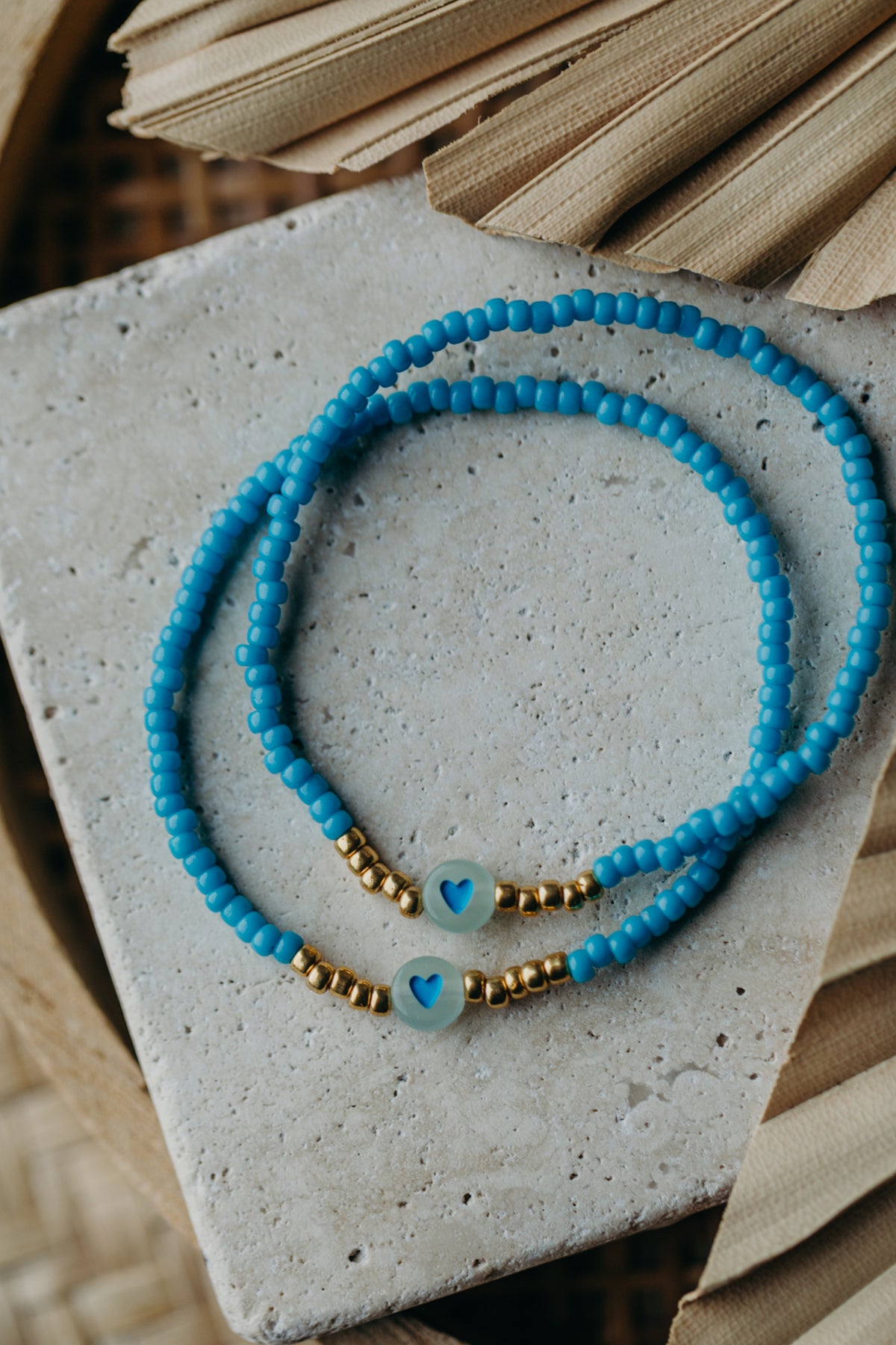 transparentes Herz Perlenarmband in blau