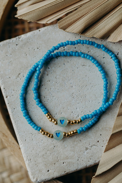 transparentes Herz Perlenarmband in blau