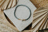 weiß-goldenes Herz Perlenarmband in Grau-Blau