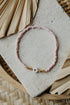 weiß-goldenes Herz Perlenarmband in hellem rosa