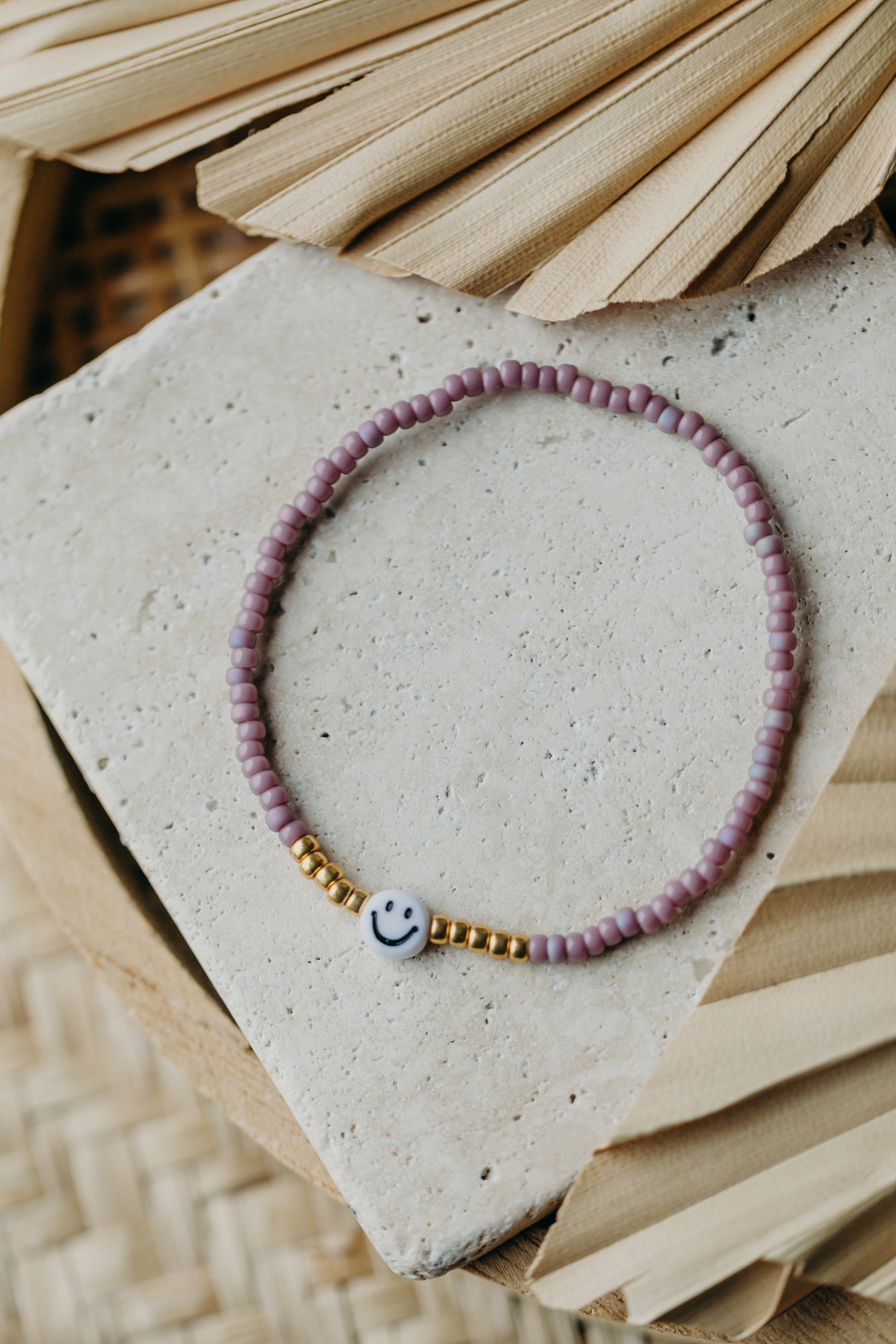 Smiley Perlenarmband in Flieder