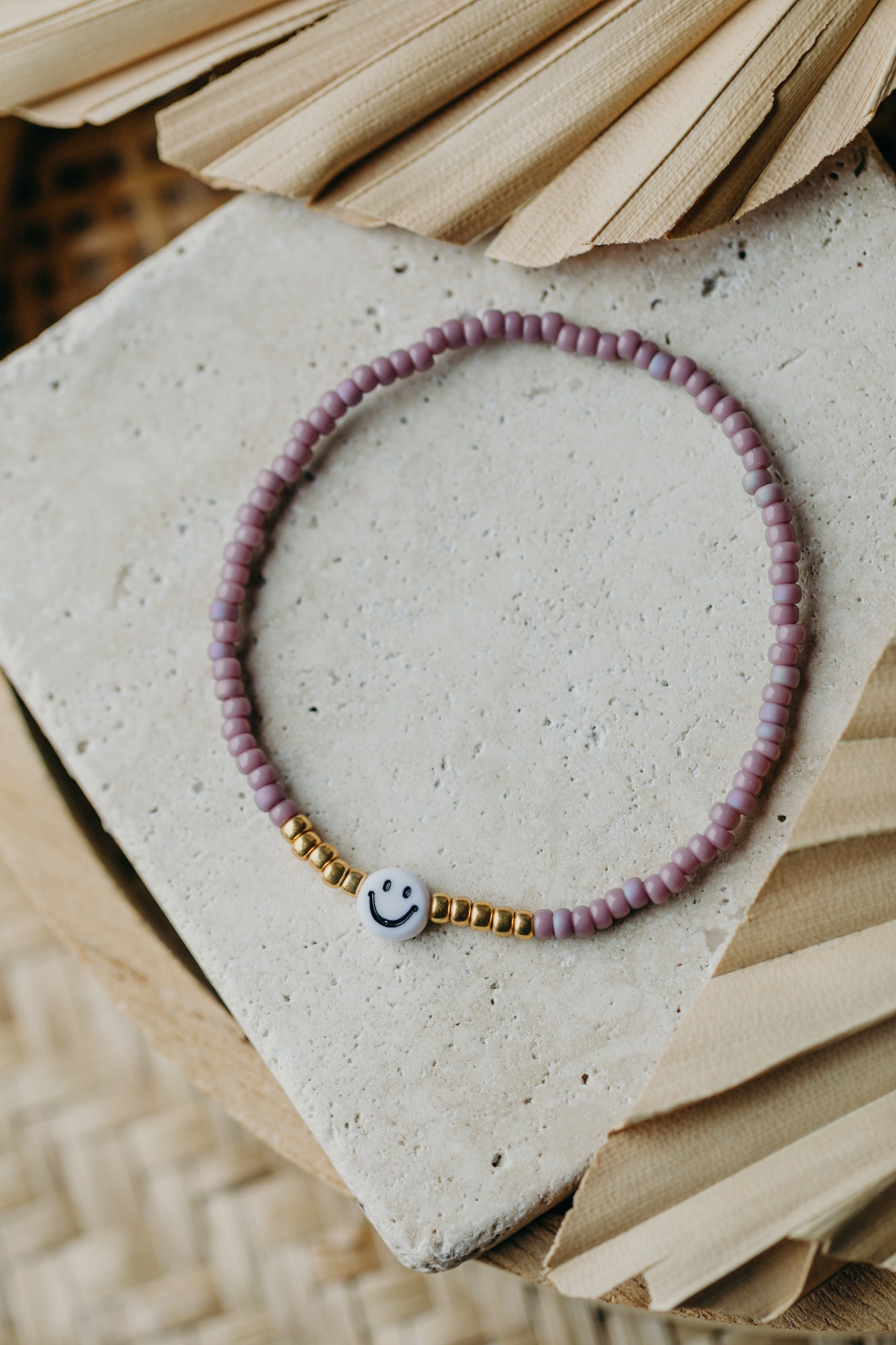 Smiley Perlenarmband in Flieder