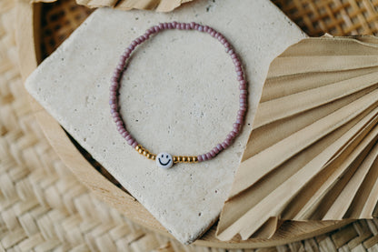 Smiley Perlenarmband in Flieder