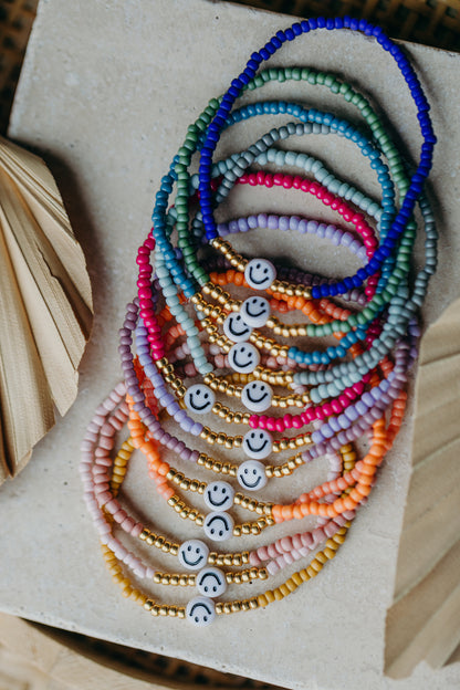 Smiley Perlenarmband in hellem Lila