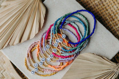 Smiley Perlenarmband in Blau-Grau