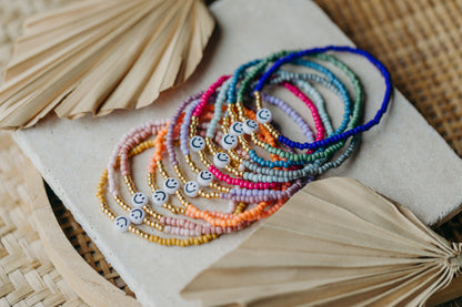 Smiley Perlenarmband in Koralle