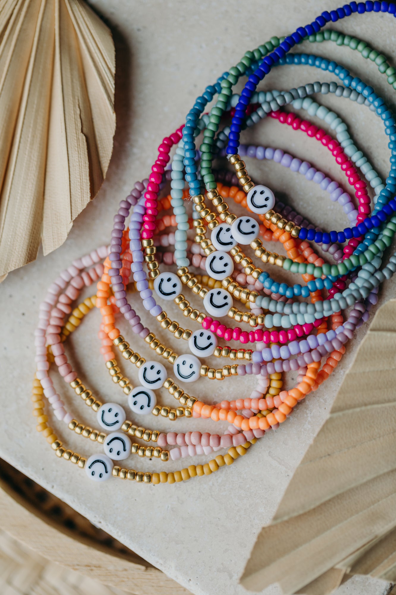 Smiley Perlenarmband in Blau-Grau