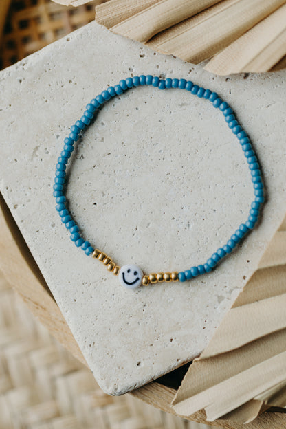 Smiley Perlenarmband in Hortensienblau