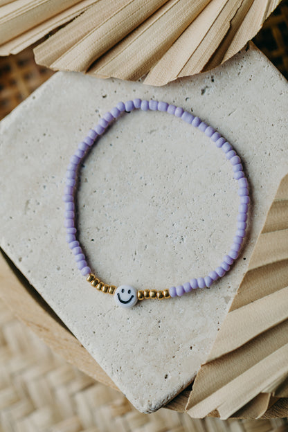 Smiley Perlenarmband in hellem Lila