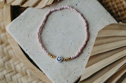 Smiley Perlenarmband in hellem rosa