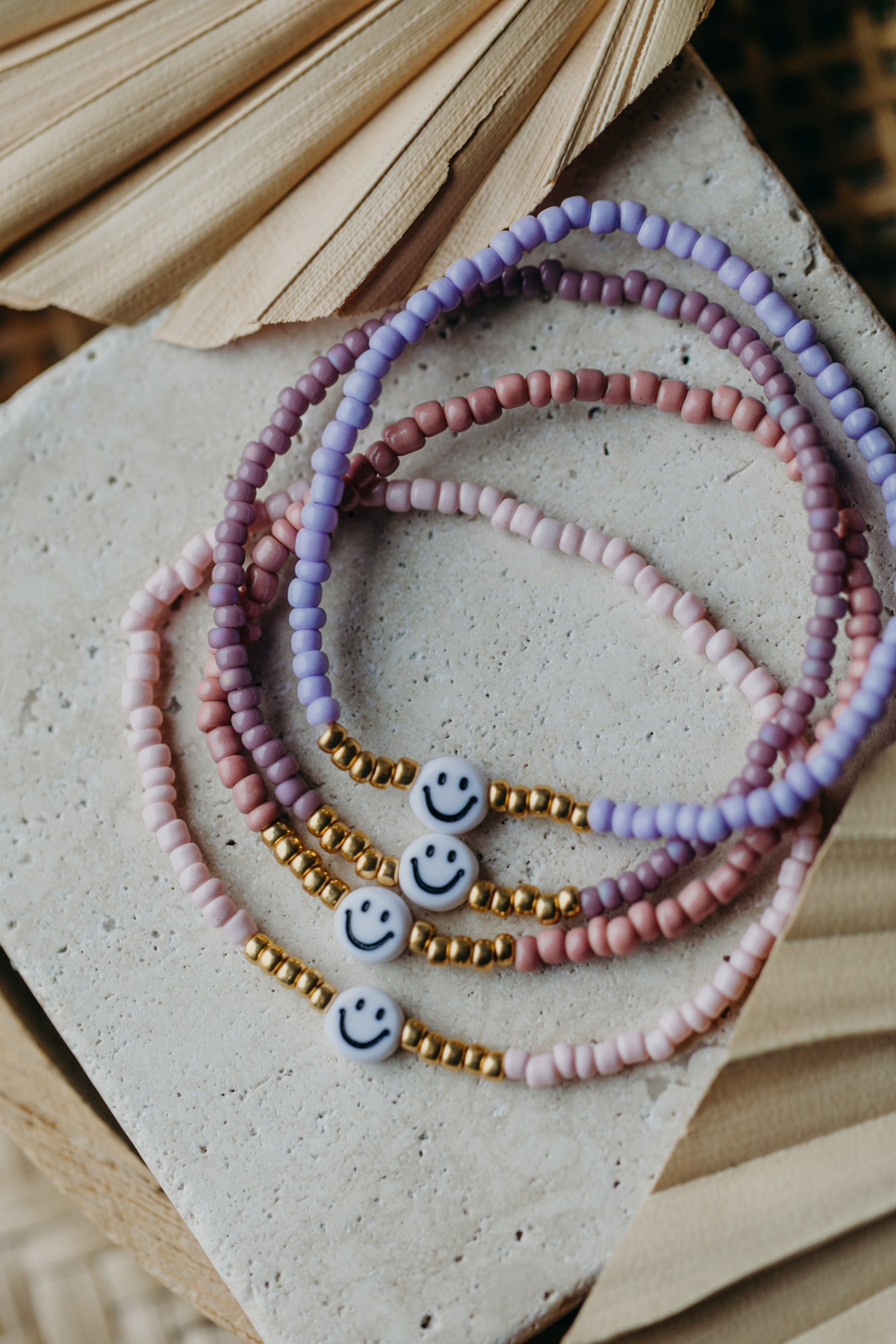 Smiley Perlenarmband in Flieder